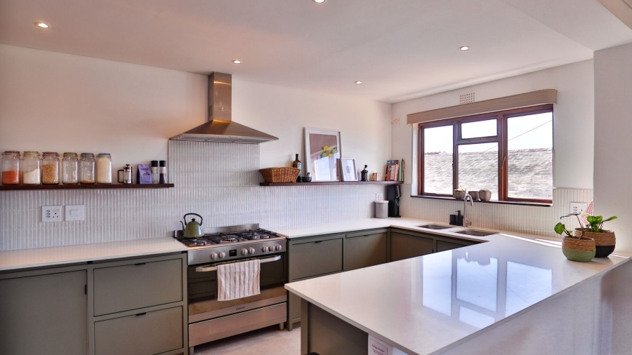 To Let 3 Bedroom Property for Rent in Walmer Estate Western Cape